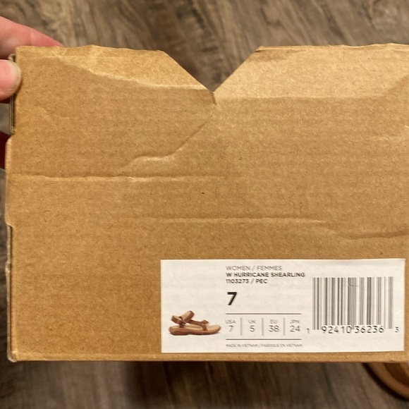 NWT Teva Hurricane Shearling Leather Sandals with Lamb Fur lining Size 7 - Picture 7 of 8